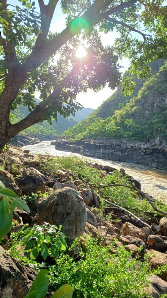 Cachoeira Do Funil em território Kalunga na Chapada dos Veadeiros com guia local.